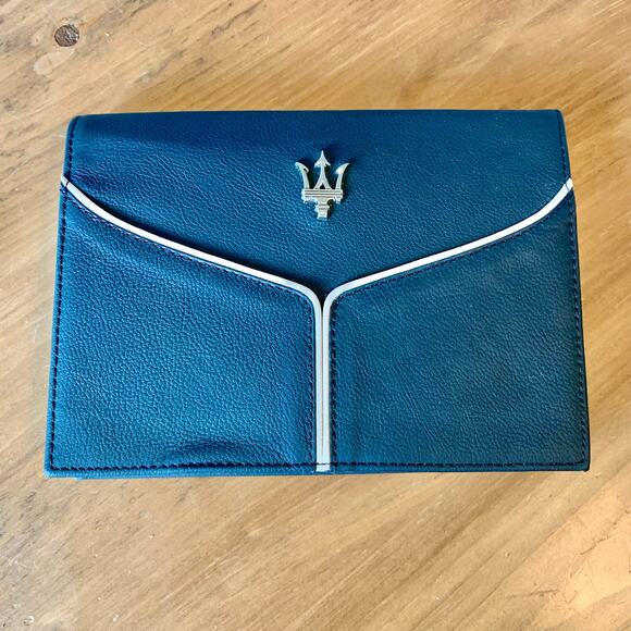 Maserati Ghibli 2016 Owner's Manual Factory Glovebox Book Leather Case DVD OEM - Picture 2 of 11